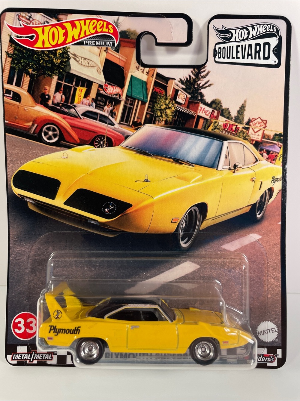Hot Wheels Boulevard ‘70 Plymouth Superbird Muscle Car-slight bend in cardboard